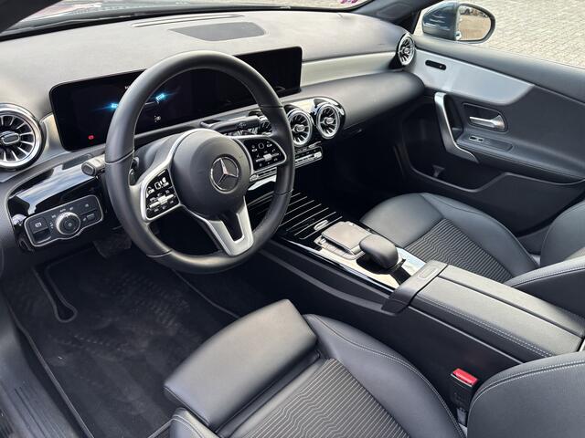 Mercedes-Benz A-KLASSE 180 Luxury Line Automaat Full LED / Navigatie / Camera