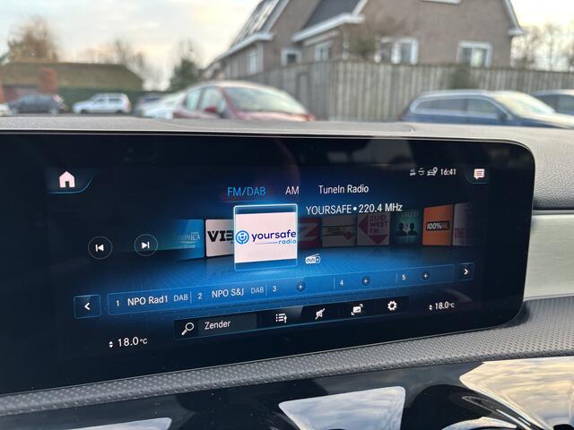 Mercedes-Benz A-KLASSE 180 Luxury Line Automaat Full LED / Navigatie / Camera