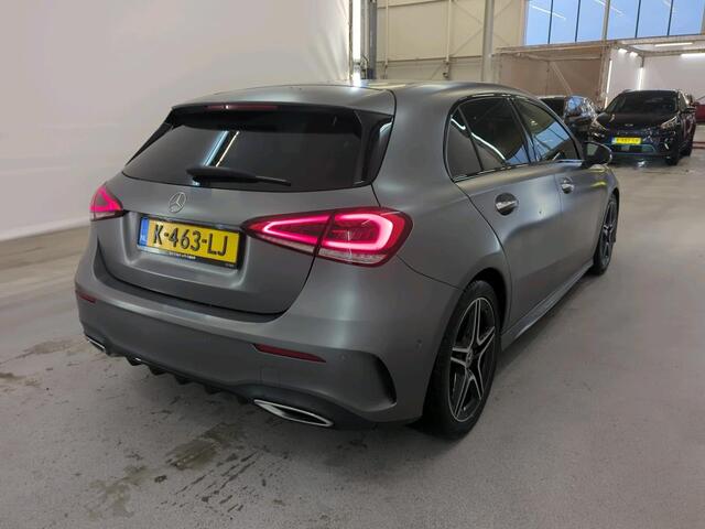 Mercedes-Benz A-KLASSE 180 AMG Panoramadak Sfeerverlichting Camera Elektr.-Stoelen Leer/Alcantara