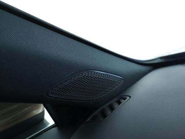 Mercedes-Benz A-KLASSE 200 Business Solution | Panoramadak | Stoelverwarming | LED | Car Play | Parkeerpakket met Camera | Inclusief 24 maanden Mercedes-Benz Certified garantie voor Europa.