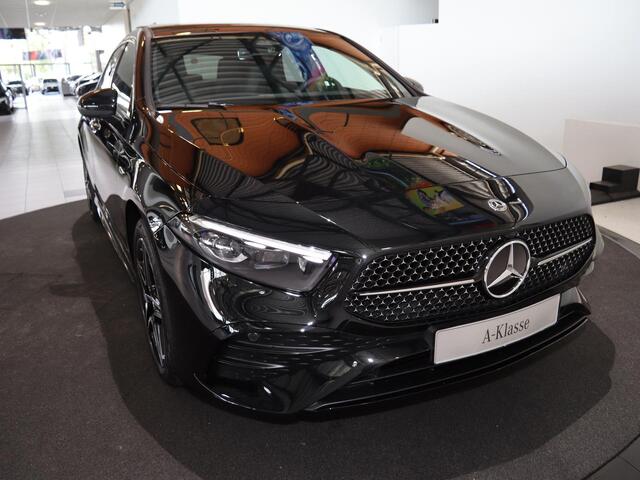 Mercedes-Benz A-KLASSE 250e Business Solution AMG | Panoramaschuifdak | Night | Achteruitrijcamera| Stoelverwarming voor | LED koplampen |