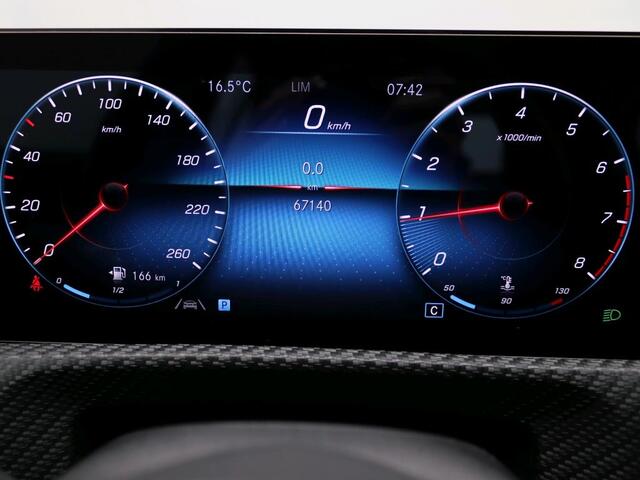 Mercedes-Benz A-KLASSE 160 Business Solution Ledkoplampen | Achteruitrijcamera | Stoelverwarming voor | Spiegelpakket | Navigatie. Inclusief 24 maanden Mercedes-Benz Certified garantie voor Europa.