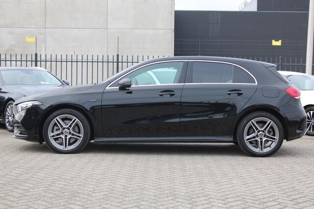 Mercedes-Benz A-KLASSE 250e AUT8 AMG Limited NAVI SFEER