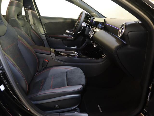 Mercedes-Benz A-KLASSE 180 Business Solution AMG | Panoramaschuifdak | Premium plus | Head-Up | Stoelverwarming | Achteruitrijcamera | MULTIBEAM LED |