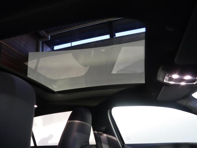 Mercedes-Benz A-KLASSE 180 Business Solution AMG | Panoramaschuifdak | Premium plus | Head-Up | Stoelverwarming | Achteruitrijcamera | MULTIBEAM LED |