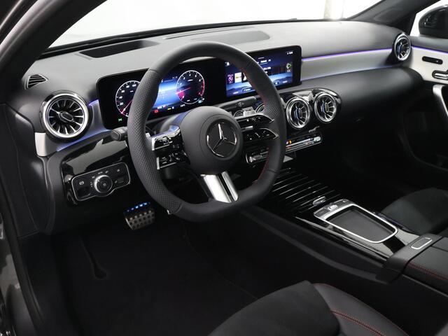 Mercedes-Benz A-KLASSE 180 Business Solution AMG | Panoramaschuifdak | Premium plus | Head-Up | Stoelverwarming | Achteruitrijcamera | MULTIBEAM LED |