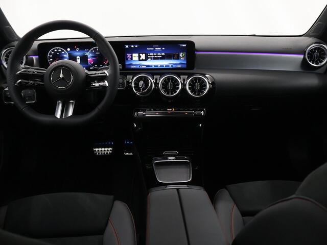 Mercedes-Benz A-KLASSE 180 Business Solution AMG | Panoramaschuifdak | Premium plus | Head-Up | Stoelverwarming | Achteruitrijcamera | MULTIBEAM LED |