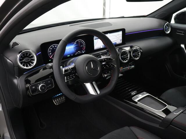 Mercedes-Benz A-KLASSE 250e Business Solution AMG | Panoramaschuifdak | Stoelverwarming | Achteruitrijcamera | MULTIBEAM LED |