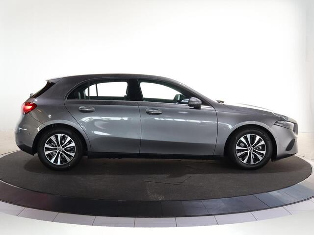 Mercedes-Benz A-KLASSE 180 Star Edition | Voorstoelen verwarmd | Achteruitrijcamera | LED-koplampen