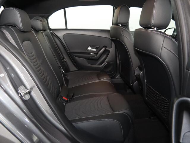 Mercedes-Benz A-KLASSE 180 Star Edition | Voorstoelen verwarmd | Achteruitrijcamera | LED-koplampen
