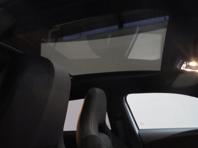 Mercedes-Benz A-KLASSE 180 Business Solution AMG | Panoramaschuifdak | Premium plus | Head-Up | Stoelverwarming | Achteruitrijcamera | MULTIBEAM LED |