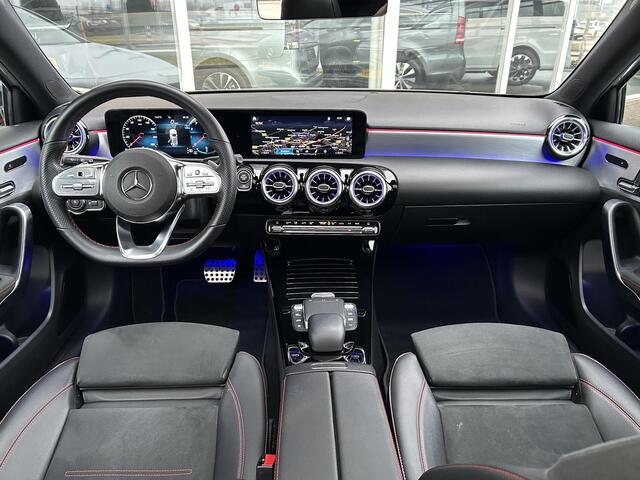 Mercedes-Benz A-KLASSE 180 Business Solution AMG | Memory | Panoramadak | Sfeerverlichting