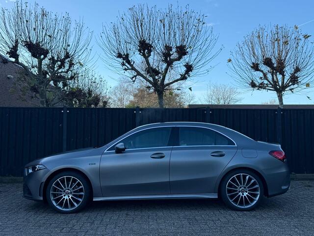 Mercedes-Benz A-KLASSE 250 e AMG Line