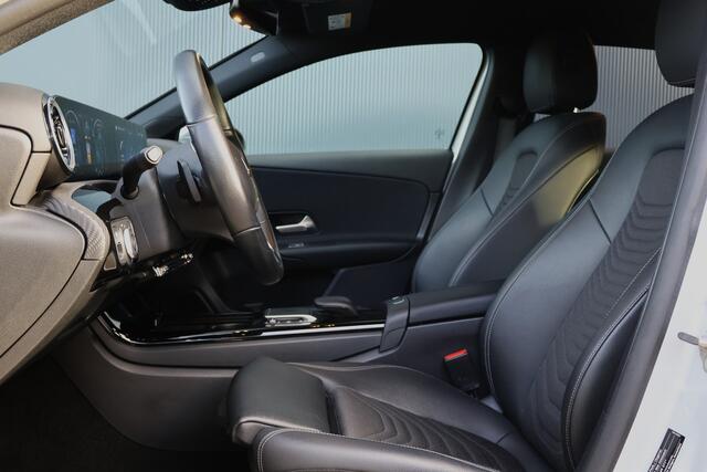 Mercedes-Benz A-KLASSE 180 Business Solution AMG Automaat | NL Auto | Wide Screen | Stoelverwarming | Camera | Half Leer
