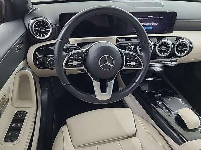 Mercedes-Benz A-KLASSE 180 Premium Plus / Panodak / Sfeer/ Leder