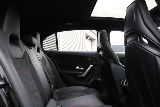 Mercedes-Benz A-KLASSE AMG 35 4MATIC AMG NightPakket (Pano Performance/Memory Burmester Carplay Distronic 360Camera 19InchAMG PrivacyGlass)