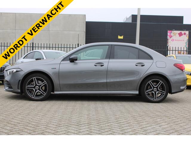 Mercedes-Benz A-KLASSE 250e AUT8 AMG Limited NIGHT PAKKET PANORAMADAK SFEER DISTRONIC CARPLAY