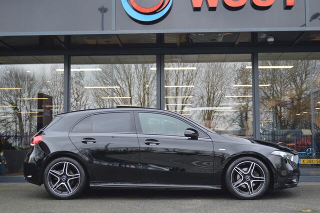 Mercedes-Benz A-KLASSE 200 AMG Led Panorama Distronic Widescreen Sfeer Camera Night Pdc