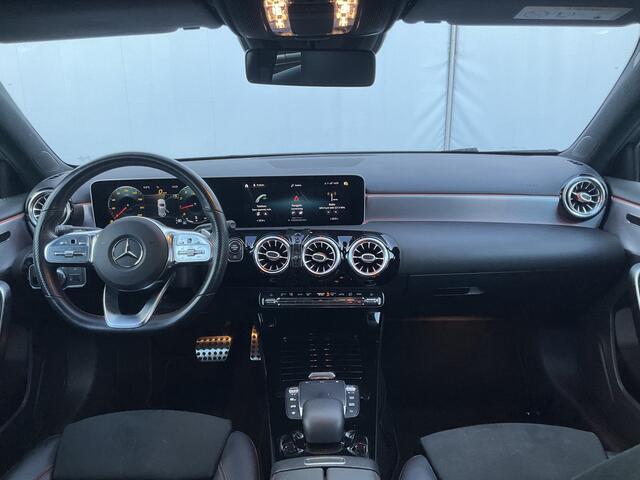 Mercedes-Benz A-KLASSE 180 Aut7 Solution AMG Carplay Navi/Cam Stoelverw. Business