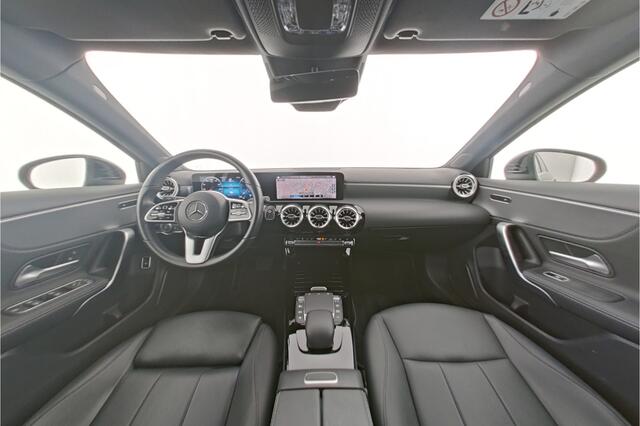 Mercedes-Benz A-KLASSE 250 e Plug-In Hybride Ledkoplampen | Parkeerpakket met achteruitrijcamera | Stoelverwarming | Spiegel Pakket. Inclusief 24 maanden MB Certified garantie voor Europa.