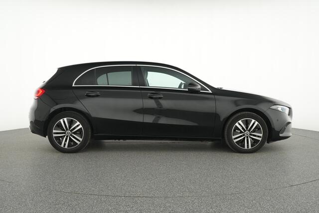 Mercedes-Benz A-KLASSE 250 e Plug-In Hybride Ledkoplampen | Parkeerpakket met achteruitrijcamera | Stoelverwarming | Spiegel Pakket. Inclusief 24 maanden MB Certified garantie voor Europa.