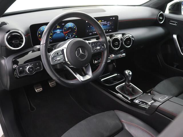 Mercedes-Benz A-KLASSE 180 Business Solution AMG Night Upgrade | Widescreen | Night | Sfeerverlichting | Stoelverwarming |