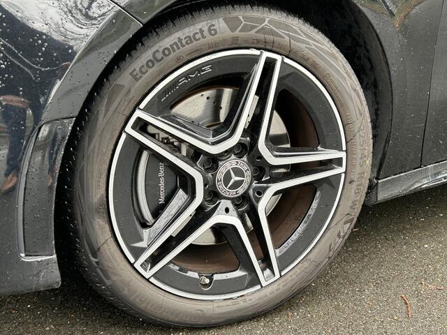 Mercedes-Benz A-KLASSE 250e AMG // Panorama dak // Sfeerverlichting // Memory // MultiBeam LED // Advanced Audio // Keyless // 18" AMG Velgen // Widescreen