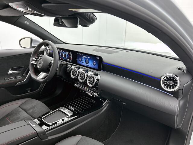 Mercedes-Benz A-KLASSE 250 e Business Solution AMG | Smartphone-integratie | Panoramaschuifdak | Sfeerverlichting | Stoelverwarming voor | MULTIBEAM LED | Achteruitrijcamera |