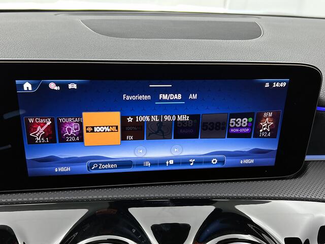 Mercedes-Benz A-KLASSE 250 e Business Solution AMG | Panoramaschuifdak | Smartphone-integratie | Sfeerverlichting | MULTIBEAM LED | Stoelverwarming voor | Achteruitrijcamera |