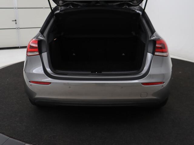 Mercedes-Benz A-KLASSE 200 Business Solution Plus Upgrade | Panoramadak | Stoelverwarming | Half leder | Widescreen | Camera | Navigatie | Park Assist | Cruise control | Full LED