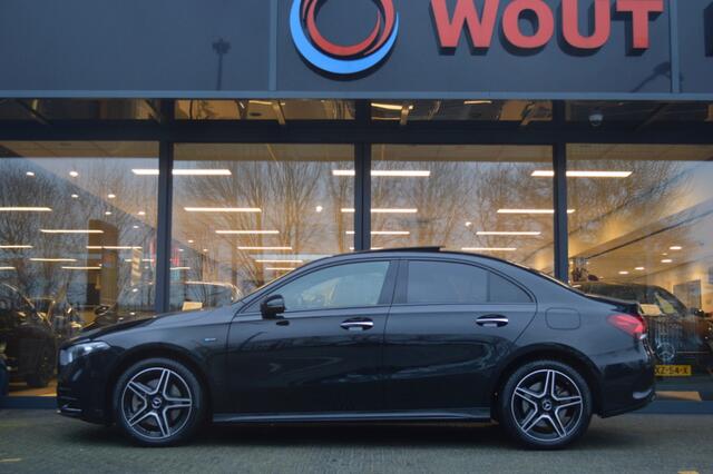 Mercedes-Benz A-KLASSE 250 e AMG Led Panorama Distronic Keyless Camera Night Augmented Pdc