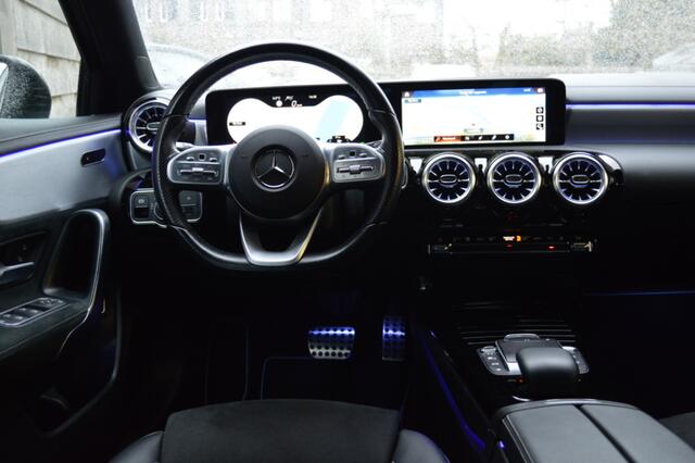 Mercedes-Benz A-KLASSE 250 e AMG Led Panorama Distronic Keyless Camera Night Augmented Pdc