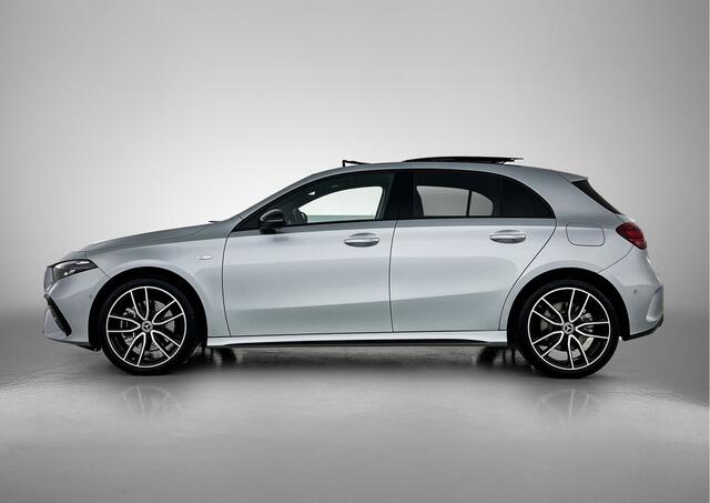 Mercedes-Benz A-KLASSE 250 e Business Solution AMG | Nightpakket | AMG Line Plus pakket | Parkeerpakket met 360°-camera | KEYLESS GO | Head-up display | Dodehoekassistent | Stoelverwarming voor | Licht- en zicht pakket |