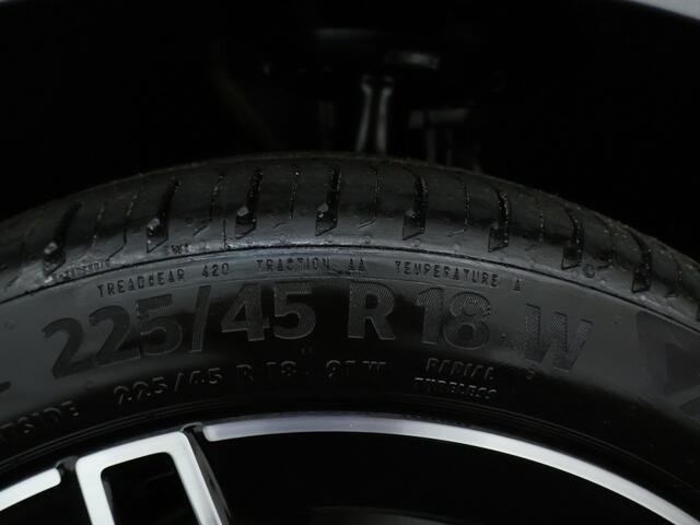 Mercedes-Benz A-KLASSE 250 e AMG NIghtpakket | Panoramadak | Distronic | Alarm | Dode Hoek Ass | Keyless Go | Sfeerverlichting | Inclusief 24 maanden Mercedes-Benz Certified garantie voor Europa |