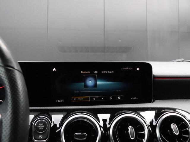 Mercedes-Benz A-KLASSE 160 | AMG LINE | SPORTSTOELEN | CAMERA | APPLE CARPLAY | CRUISE | NAVI | STOELVERW. |