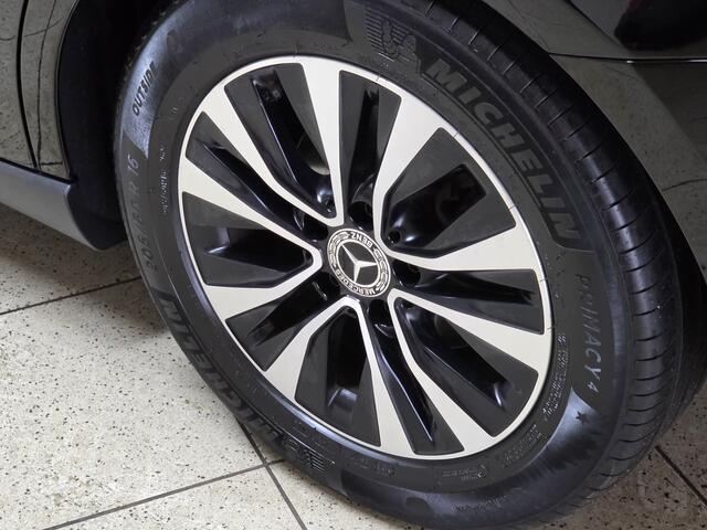 Mercedes-Benz A-KLASSE 180 Business Solution/ LED Koplampen/ Wide-Screen/ Stoelverw./ Camera/ Zwarte-Hemel/ 16'' LMV/ Keyless-GO/ DAB+/ Navi/ Clima/ Cruise/ Bluetooth/ PDC V+A/ Extra getint glas.