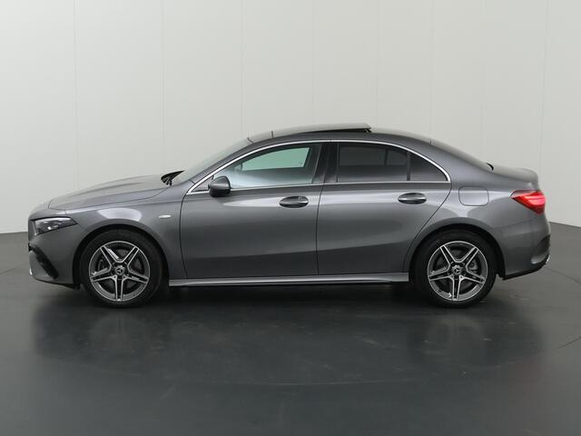 Mercedes-Benz A-KLASSE 250 e Limousine Business Solution AMG | Panoramadak | Stoelverwarming | Sfeerverlichiting | Achteruitrijcamera | Widescreen |