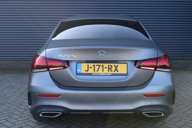 Mercedes-Benz A-KLASSE 250 e Business Solution AMG Limited Sfeerverlichting Camera Leer/Alcantara