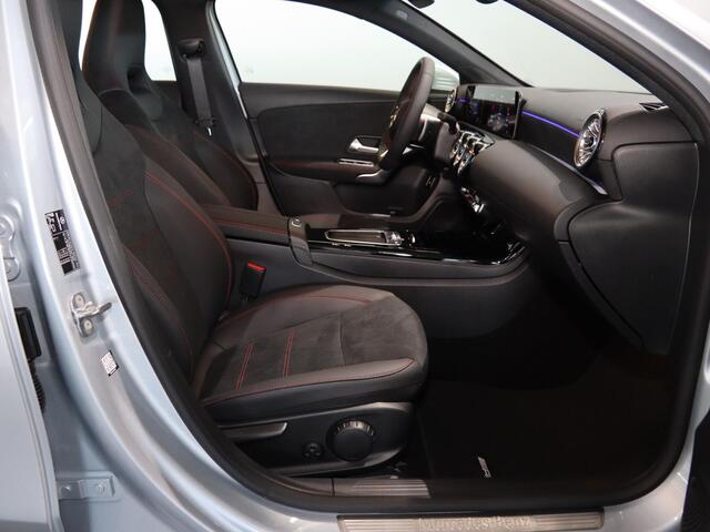 Mercedes-Benz A-KLASSE 250e Business Solution AMG | Panoramaschuifdak | Night pakket | Achteruitrijcamera | Stoelverwarming | MULTIBEAM LED |