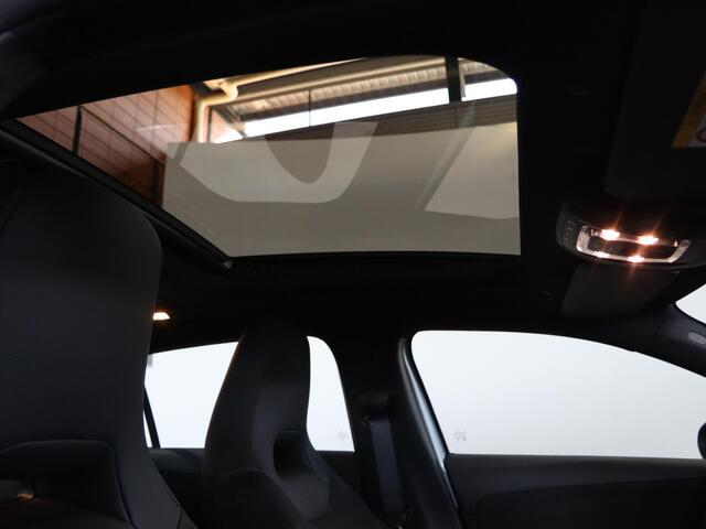 Mercedes-Benz A-KLASSE 250e Business Solution AMG | Panoramaschuifdak | Night pakket | Achteruitrijcamera | Stoelverwarming | MULTIBEAM LED |