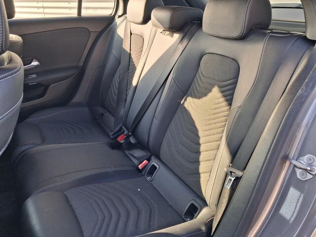 Mercedes-Benz A-KLASSE 180 Business Solution | Nieuw Binnen | Navigatie | Camera | APK 16-01-2028 |