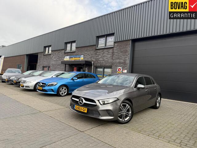 Mercedes-Benz A-KLASSE 180 Business Solution AMG | 1E EIGENAAR | 12MND GARANTIE | LED | CARPLAY | CRUISE | NAVI | LMV |
