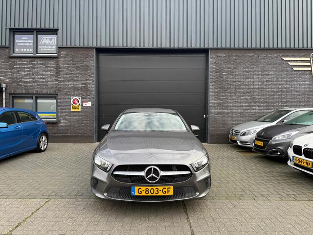 Mercedes-Benz A-KLASSE 180 Business Solution AMG | 1E EIGENAAR | 12MND GARANTIE | LED | CARPLAY | CRUISE | NAVI | LMV |