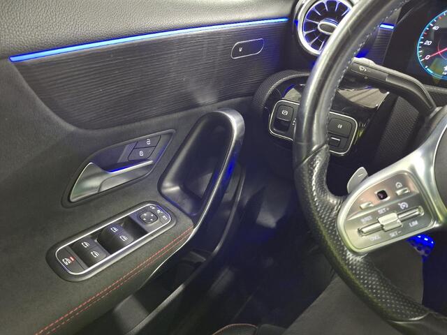 Mercedes-Benz A-KLASSE 250 e Premium Plus | Panoramadak | Ambiance Verlichting | Stoelverwarming | Camera | Navigatie | Apple Carplay | Keyless | Cruise Control | DAB |