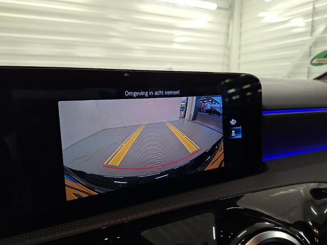 Mercedes-Benz A-KLASSE 250 e Premium Plus | Panoramadak | Ambiance Verlichting | Stoelverwarming | Camera | Navigatie | Apple Carplay | Keyless | Cruise Control | DAB |