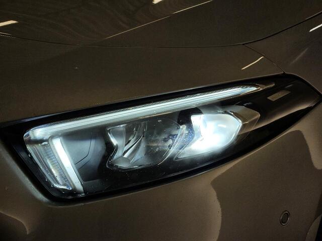 Mercedes-Benz A-KLASSE 180 Business Solution AMG | Panoramadak | Stoelverwarming | Camera | Navigatie | Apple Carplay | Keyless | Cruise Control | DAB |