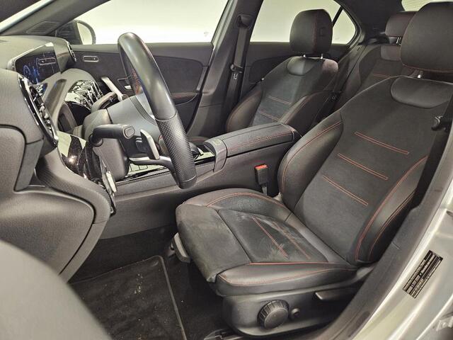 Mercedes-Benz A-KLASSE 180 Business Solution AMG | Panoramadak | Stoelverwarming | Camera | Navigatie | Apple Carplay | Keyless | Cruise Control | DAB |