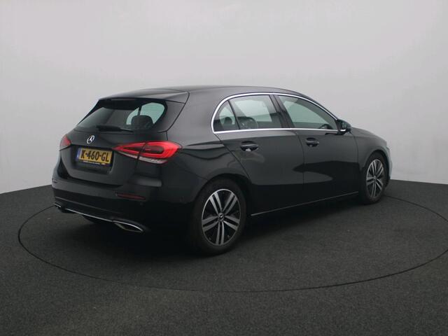 Mercedes-Benz A-KLASSE 160 Business Solution Luxury Ledkoplampeb | MBUX augmented reality voor navigatie | Sfeerverlichting | Stoelverwarming voor | Achteruitrijcamera. Inclusief 24 maanden Mercedes-Benz Certified garantie voor Europa.