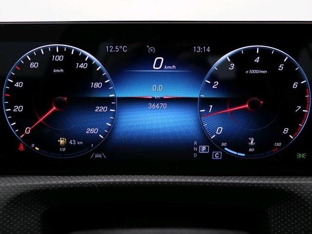 Mercedes-Benz A-KLASSE 180 Business Solution Luxury Panorama Schuif-Kanteldak | Parkeerpakket met achteruitrijcamera | Ledkoplampen | Sfeerverlichting | Apple CarPlay Inclusief 48 maanden MB Certified garantie voor Europa.