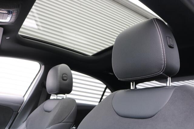 Mercedes-Benz A-KLASSE 250 e AMG Pakket AMG NightPakket (50.526Km! Pano Sportleder/Memory Widescreen Carplay Distronic 360Camera M-Bux Multibeam 19InchAMG PrivacyGlass)